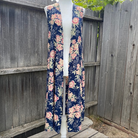 LuLaRoe Tops - LulaRoe NWT Joy Blue w/ Pink Roses Kimono Vest XS
